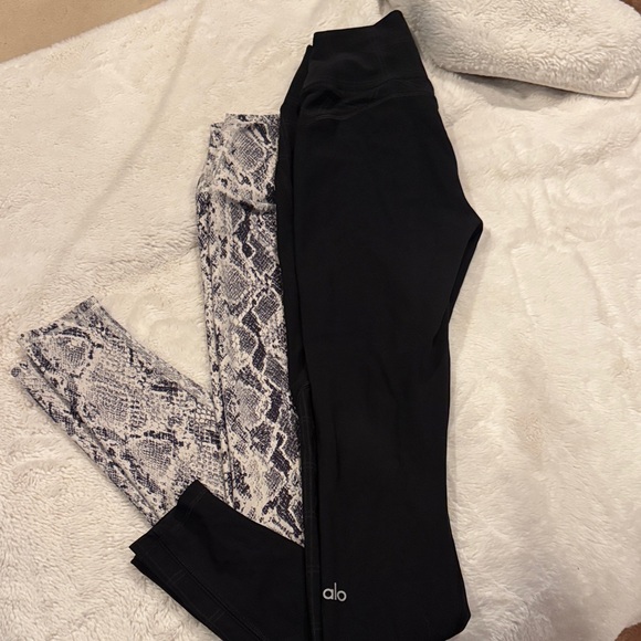 ALO Yoga Black and Snake Print Leggings TWO FOR ONE!!!!! BIG DEAL!! - Picture 15 of 16